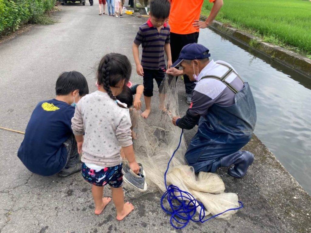 【宜蘭農村體驗】釣魚就像集郵,感動孩子的生命教育 14 20220502卡稻農淨水廠田區-生態觀察-釣魚體驗活動 (11)